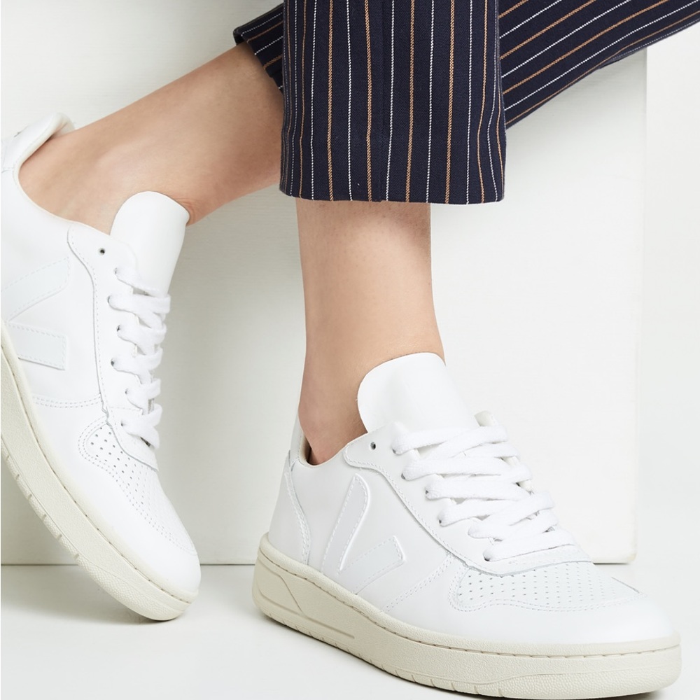 NWT Veja V-10 Lace Up Sneakers Extra White SOLD OUT ONLINE